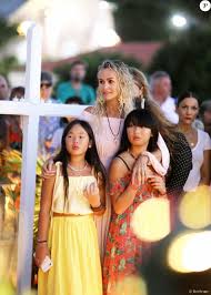 Epingle Sur Laeticia Hallyday