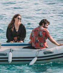 Robbie arnett is dating girlfriend elizabeth oslin; Elizabeth Olsen Updates On Twitter Elizaberh Olsen And Robbie Arnett Enjoy Holiday Together In Mallorca Spain On Sept 18