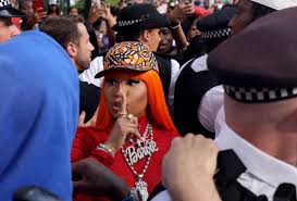 Nicki Minaj causes chaos after arriving FIVE HOURS late with fans fainting as police forced to calm down London crowd | The Irish Sun