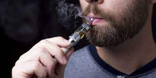 I vaporizzatori per lo 'svapo' saranno vietati in Francia
