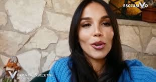 Reduce da molte esperienze televisive e da due reality come l'isola dei famosi in cui si è fermata a metà percorso in seguito all'eliminazione e nel grande fratello vip 4 dove ha ottenuto la vittoria tanto sperata, paola di benedetto continua la sua escalation in televisione. Verissimo Paola Di Benedetto Svela Il Dramma Dopo Il Gf Vip Qualcosa Di Drammatico Con Tutta La Voce Che Ho Libero Quotidiano