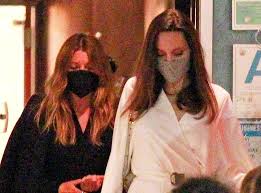 When ellen pompeo's character meredith grey told patrick dempsey's derek (aka mcdreamy) to pick me. Angelina Jolie And Ellen Pompeo Are The Bffs We Never Knew We Needed E Online Deutschland