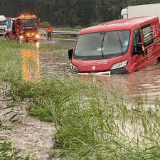 Zu den wasserstandsnachrichten des landes salzburg · zu den wasserstandsnachrichten des landes tirol · zu den wasserstandsnachrichten des landes vorarlberg. Unwetter Chaos In Bayern A8 Uberflutet Und Lange Gesperrt Aber Jetzt Gibt Es Neue Hoffnung Bayern