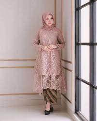 Dress kebaya brokat ini dikombinasikan dengan kain adat tradisional yang kaya corak dan budaya. 900 Muslimah Dresses Ideas In 2021 Muslimah Dress Dresses Fashion