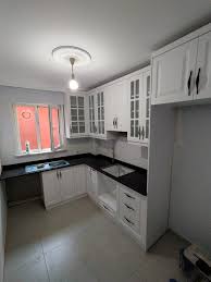 Mutfaklarda modern hava yaratan gri renk mutfak dolapları ve gri mutfak tezgahlarının çağdaş tasarımından ilham alabileceğiniz fotoğraflara göz atın. Besiktas Da Yaptigimiz Mutfak Dolabi Ka Yapi Mobilya Dekorasyon