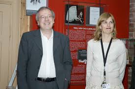 Se pressekonferansen om tiltakene i bergen. Pressekonferanse Pa Ibsenmuseet Dagen For Apningen Norsk Folkemuseum Digitaltmuseum