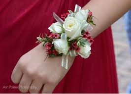 Free Homecoming Flower Tutorials Http Www Wedding Flowers And Reception Ideas Com Make You Prom Flowers Corsage Prom Corsage And Boutonniere Prom Corsage Red
