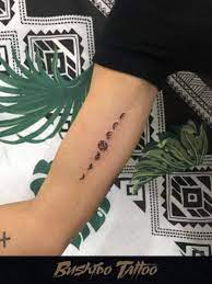 da menor a maior gratidao em fazer parte de cada historia e cada homenagem envolvida em nossas t tatuagem de fases da lua fases da lua tattoo tatuagem delicada