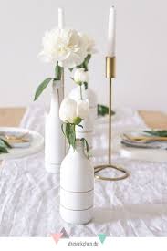 Tischdeko Fur Die Hochzeit Selbermachen Upcycling Mit Flaschen Als Vasen Werbung Dreieckchen Hochzeitsflaschen Hochzeitsdeko Ideen Hochzeitsdeko