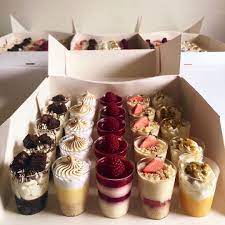 It's delicious, quick and uses cake mix! Pin By Mr On Wedding Dreams Yummy Food Dessert Mini Dessert Cups Cafe Food