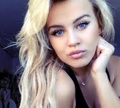 Rosie Mac's Instagram, Twitter & Facebook