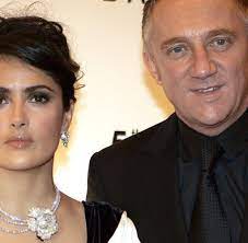 Salma hayek flaunts great cleavage in bavarian dress. Nach Auflosung Der Verlobung Salma Hayek Hat Ihren Milliardar Doch Geheiratet Welt