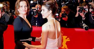 Margaret Qualley E Sigourney Weaver Estrelam O Filme My Salinger Year Leitura Filmica