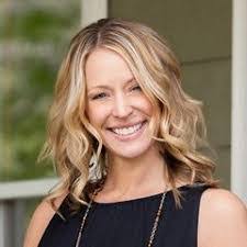 Kim Strawn's Instagram, Twitter & Facebook