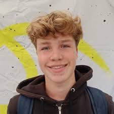 Dennis Cieslik's Instagram, Twitter & Facebook