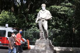 Nas redes sociais, há relatos de que houve um ataque ao monumento, relacionado ao papel do bandeirante borba gato na caça e escravidão de . Estatuas De Sp Recebem Mascaras Para Conscientizacao De Covid 19 Noticias R7 Sao Paulo