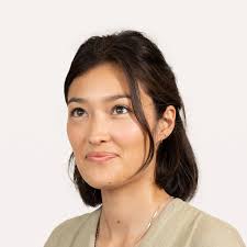 Claire Whitman's Instagram, Twitter & Facebook