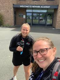 Miss Young ✨ (@MissCYoungPE)