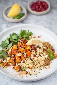 Herbstlich Gerosteter Kurbis Mit Hirse Gesunde Rezepte Salate Gesund Lebensmittel Essen