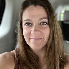 Heather Annis's Instagram, Twitter & Facebook