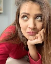 Nimisha Mehta's Instagram, Twitter & Facebook