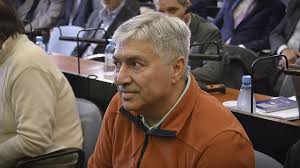 El banco central del uruguay (bcu) que ya había probado el vínculo entre una empresa del hijo de lázaro báez y el lavado de dinero ahora profundiza sus hallazgos. Lazaro Baez Fue Procesado Por La Compra De Un Campo En Uruguay Y Le Trabaron Un Embargo De Mas De 9 000 Millones Infobae