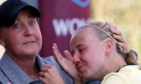 Beth Mead pays tribute after 'kind and funny' mother dies from ovarian  cancer