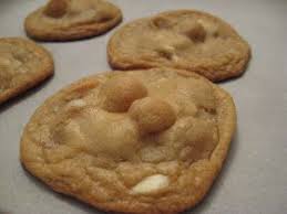 Biscuits Au Chocolat Blanc Et Noix De Macadam Biscuit Chocolat Recette Biscuit Chocolat Alimentation