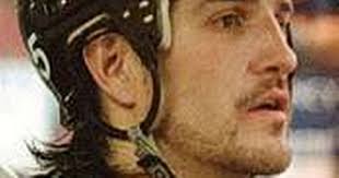 Brant stuns Bees by switching to Steelers