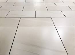 La pose de grands carreaux permet alors de faire diminuer le prix de pose. Guide Des Prix Pour La Pose De Carrelage Interieur Izi By Edf