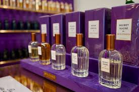 Collections de parfums, savons artisanaux, ateliers de création de parfums. Createur Parfumeur A Nice Molinard Love Spots