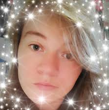 A question for people with white gravel. Does it stay white for long and do  you do anything to keep it looking clean? Might put white gravel around  some paving slabs but