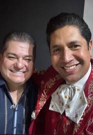 Carlos Martinez con Adrian Vaca, 2 excelentes músicos 🎻🎻🎤🎤