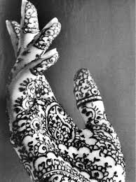 Black And White Henna On The Edge Of Darkness Body Art Tattoos Henna Henna Tattoo