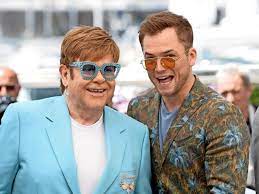 Сэр э́лтон геркулес джон (англ. Glitzernde Premiere Elton John Geniesst Das Bad In Der Menge Von Cannes