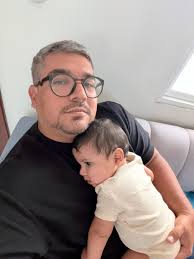 Todo el día junto a este monito enfermo, hoy voy de luchon dirían por ahí.