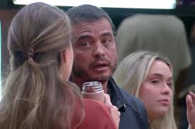 Eu vou votar na Francine', revela Silvia para Carol