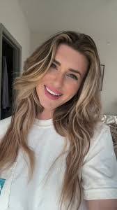 Allie Lange's Instagram, Twitter & Facebook