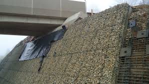 Toprak kaymasını ve suyun akmasını önleyecek bir çok şey vardır. Gabion Nedir Tel Orgu Sandik Duvarlar Nasil Uygulanir