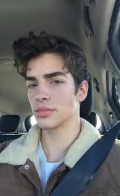 Walked into the room you know you made my eyes burn. Manurios Gambar Pria