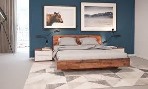 Doppelbett fürs schlafzimmer 180x200 mit lattenroste in nussbaumoptik. Bett Aus Nussbaum Massiv Massgefertigt Frohraum