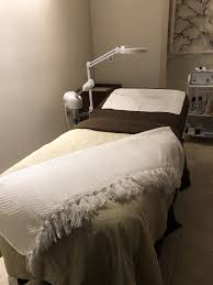 19 affordable decorating ideas to bring spa style your small bathroom amazing diy interior home design. Facial Room Facial Room Room Decor Spa Room Decor