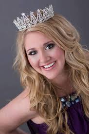 Kari Hanson's Instagram, Twitter & Facebook