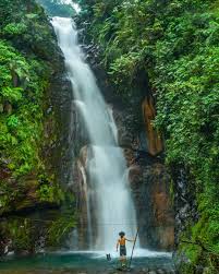 Seperti pos jaga, pondok kerja, loket karcis, ruang ganti dan toilet. Wisata Air Terjun Curug Cigamea Bogor Jawa Barat Bara Outdoor