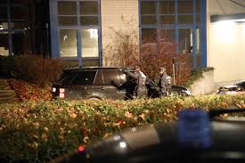 Ihre hochzeit ist ein ganz besonderes ereignis und dafür darf es auch eine ganz besondere papeterie sein. Mulheim Polizei Bei Clan Hochzeit Im Grosseinsatz