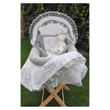 Il est constitué d'un panier, d'un matelas, d'un coussin, d'un contour matelassé et d'un plaid. Habillage Couffin Bebe Sur Mesure