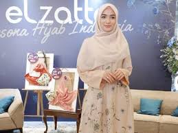 Check spelling or type a new query. Cerita Citra Kirana Awal Memutuskan Berhijab Saat Sang Ayah Sakit