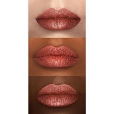 It comes with a very nice applicator that spreads the colour evenly on the lips. Nyx Soft Matte Metallic Lip Cream 06 Cannes