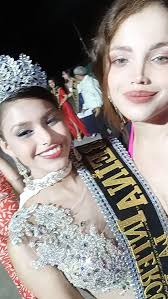 Nuestras reinas salientes Azul Valentina Zúñiga Ámbar Beatriz Hamilton  Reciben su título de Reinas 2024-2025 Felicitaciones para ambas !