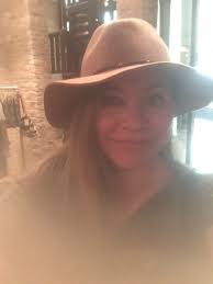 Michelle Leek's Instagram, Twitter & Facebook